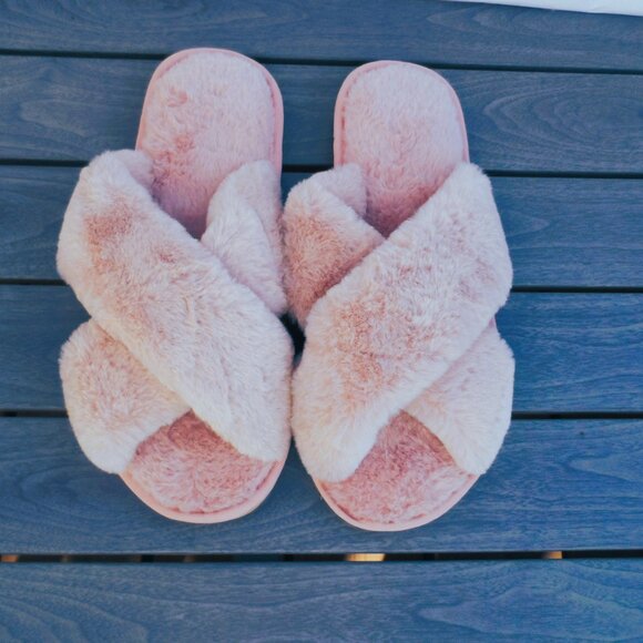 Pink Faux Fur Slide Slippers XL- NEW - Picture 3 of 4